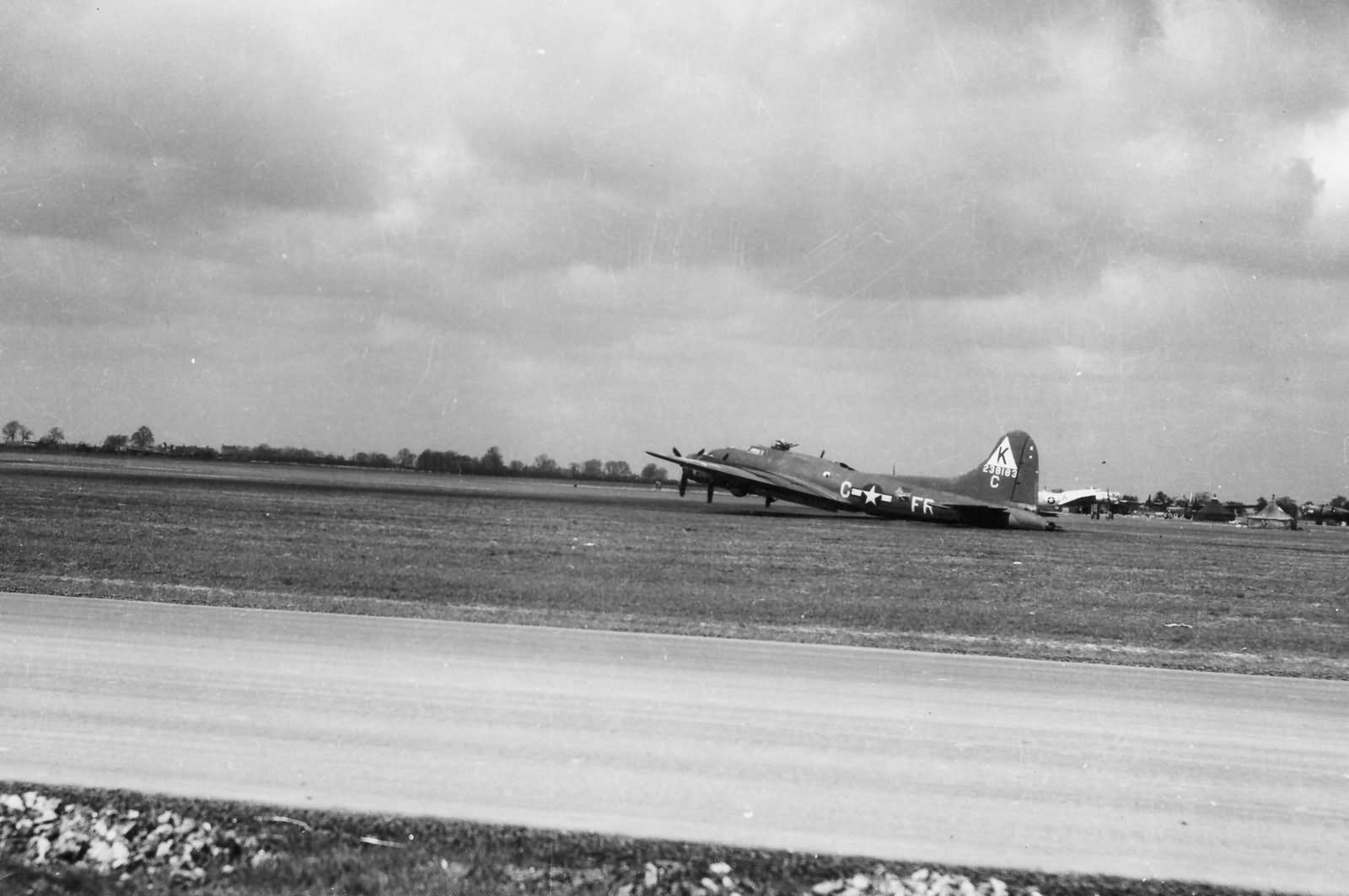 B-17 Flying Fortress 379th Bomb Group 525th BS 42-38183