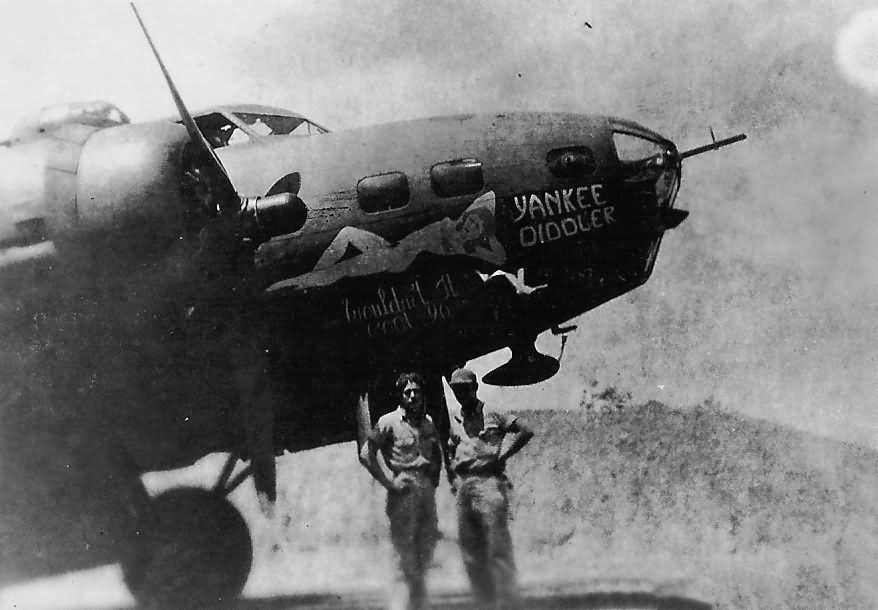 Boeing B-17E Flying Fortress of the 43rd Bomb Group 65th Bomb Squadron. „Yankee Diddler – Wouldn’t It Root Ya” Nose Art