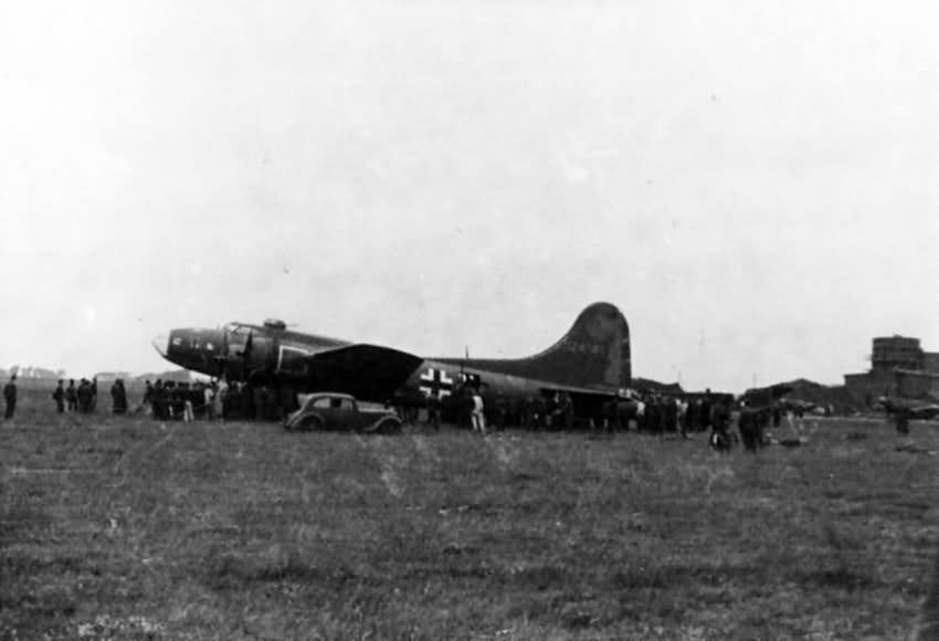 German B-17 Flying Fortress DL+XC „Wulfe Hound”