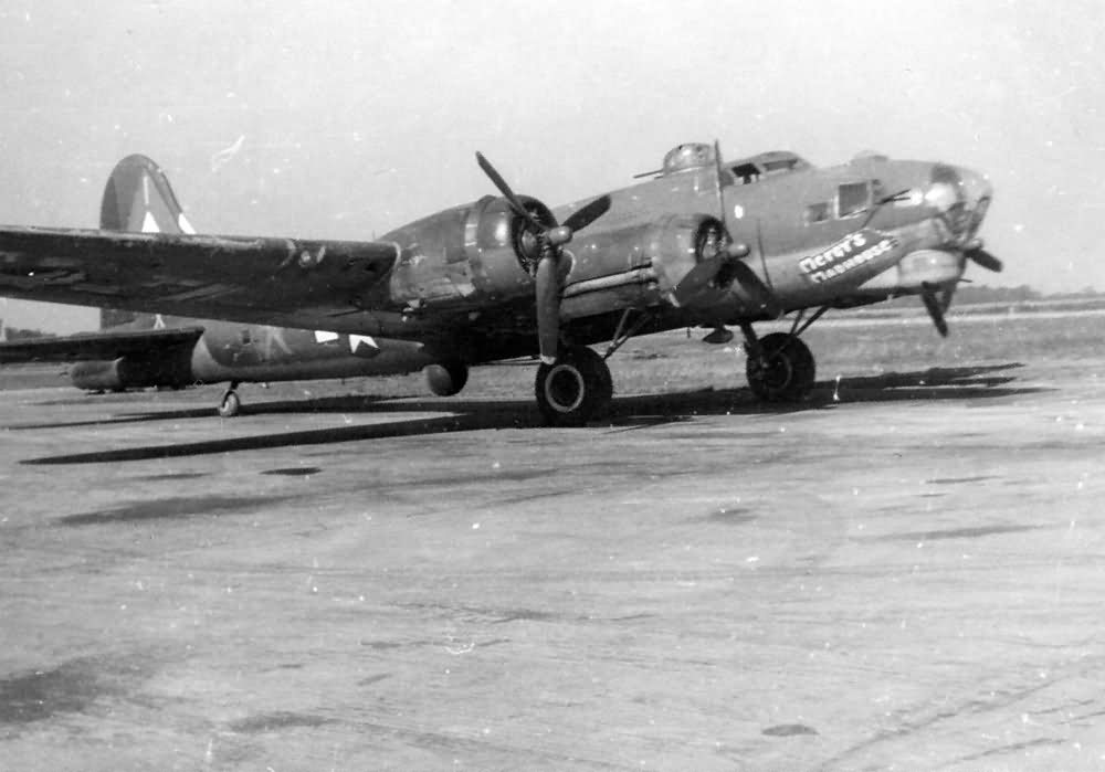 Mercys Madhouse 358th Bomb Squadron 303rd Bomb Group B-17 42-97557 Pathfinder with H2X radar Alconbury England