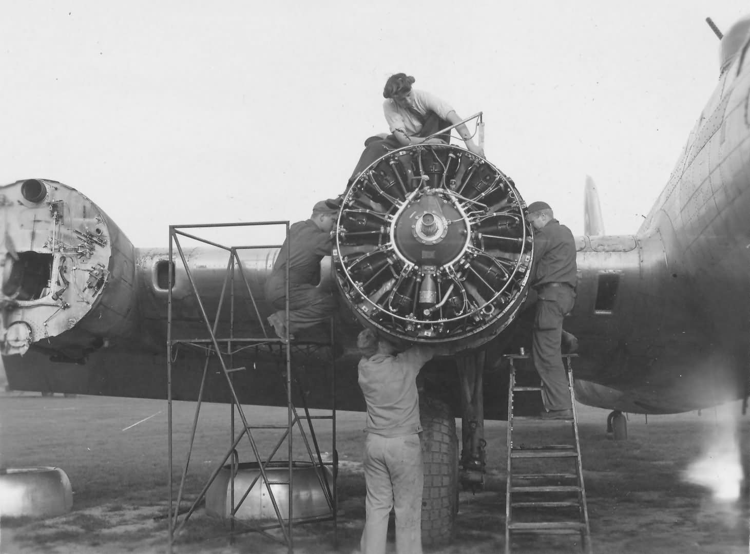 USAAF maintenance B-17 Flying Fortress RAF Manston England