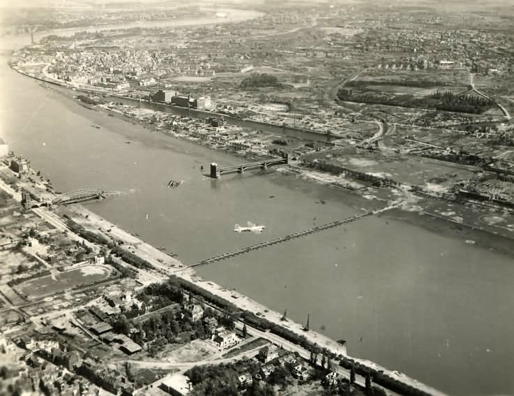 US Army Air Force B-17 Flying Fortress over KOLN SUD Sudbrucke 1945