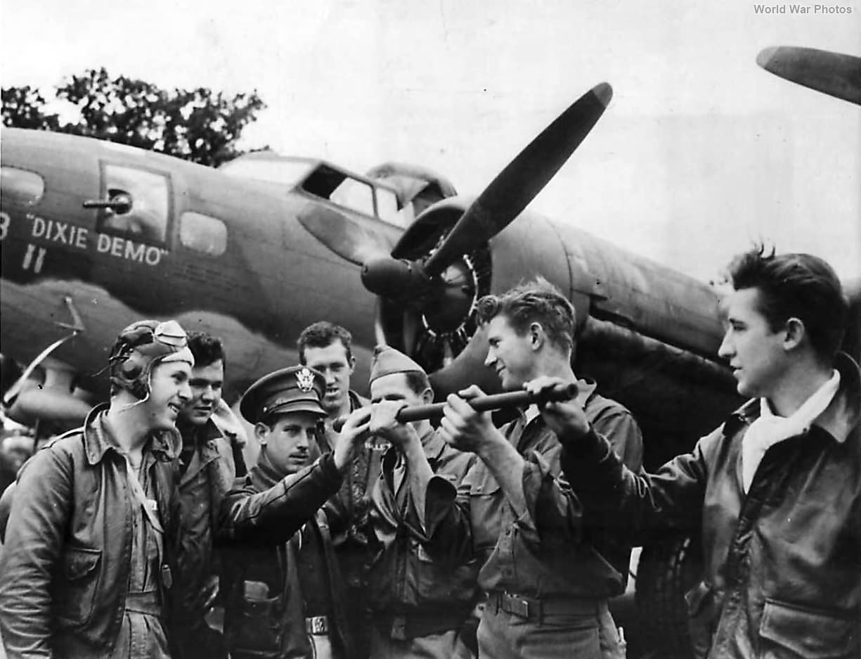 B-17E named „Dixie Demo” of the 414th BS, 97th BG at RAF Grafton Underwood 1942