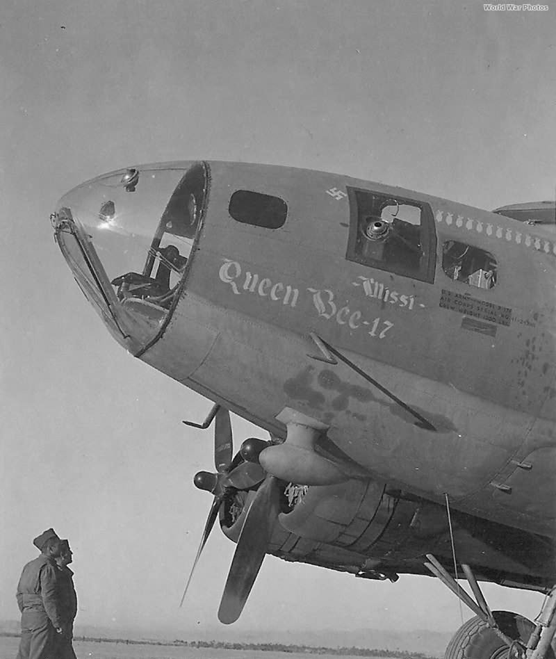 B-17 41-24386 Queen Bee-17 301st BG