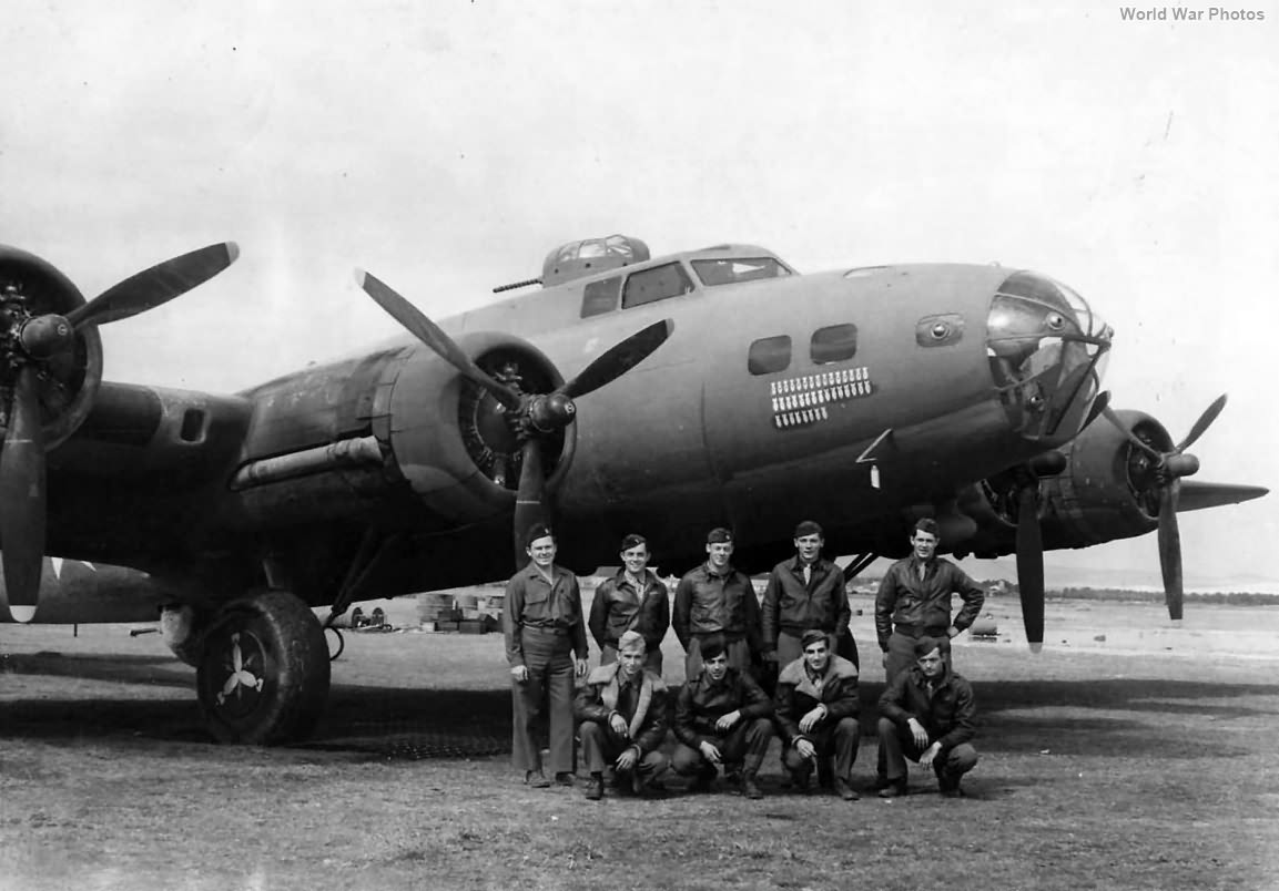Crew with B-17E Geechee in North Africa 43 2
