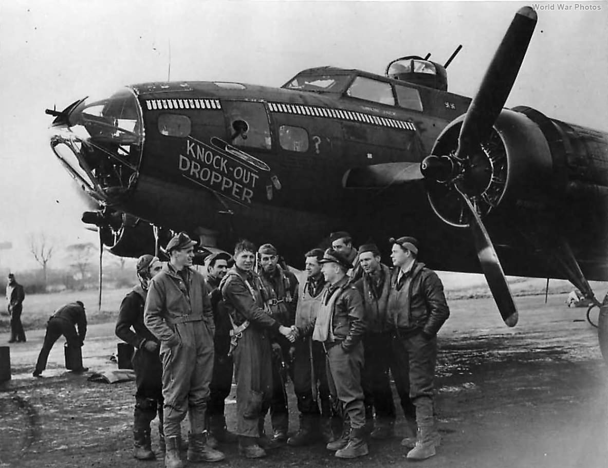 303rd BG crew and B-17F Knockout Dropper 41-24605 BN-R 1943