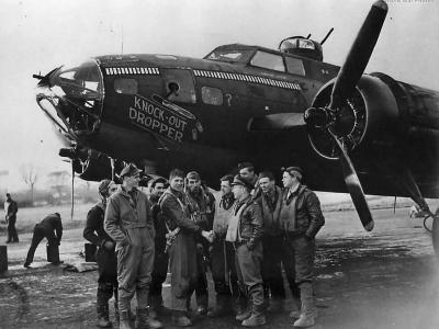 303rd BG crew and B-17F Knockout Dropper 41-24605 BN-R 1943