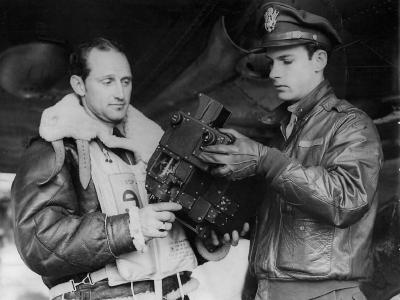 306th BG Fliers with Sperry Computing Gunsight under B-17 43