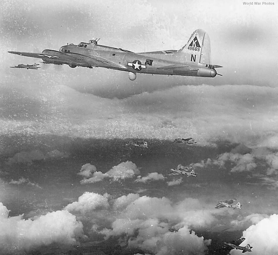 379th BG B-17G 44-8669 over Bremen 30 March 1945