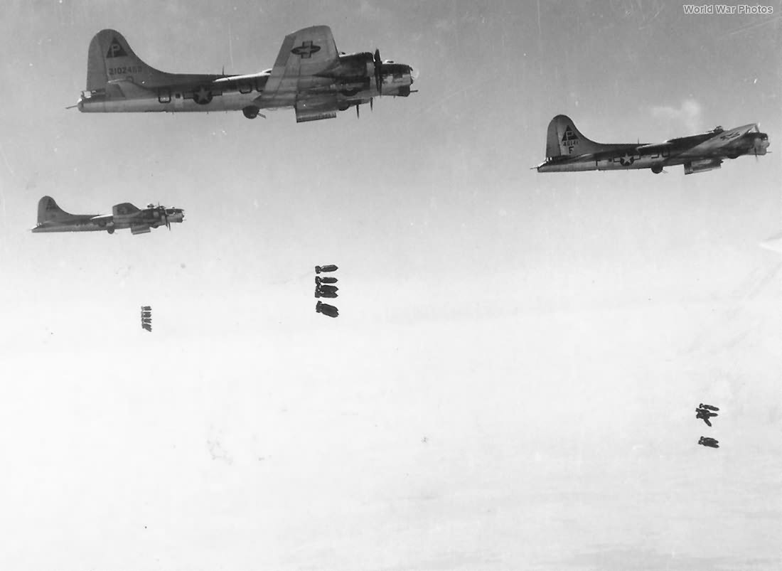 384th BG B-17 bombers dropping bombs on target