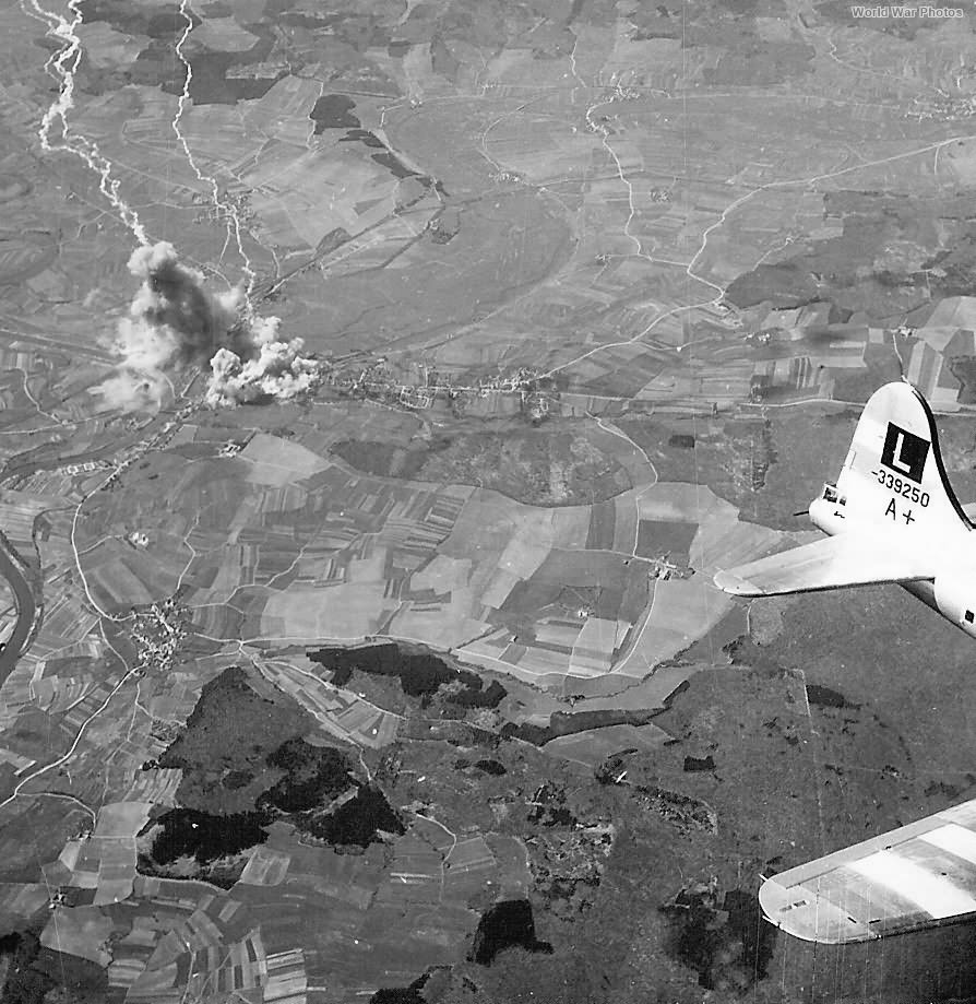 452nd Bomb Group B-17G 43-39250