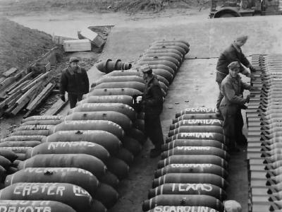 452nd Bomb Group’s ordnance crew prepare bombs for ’45