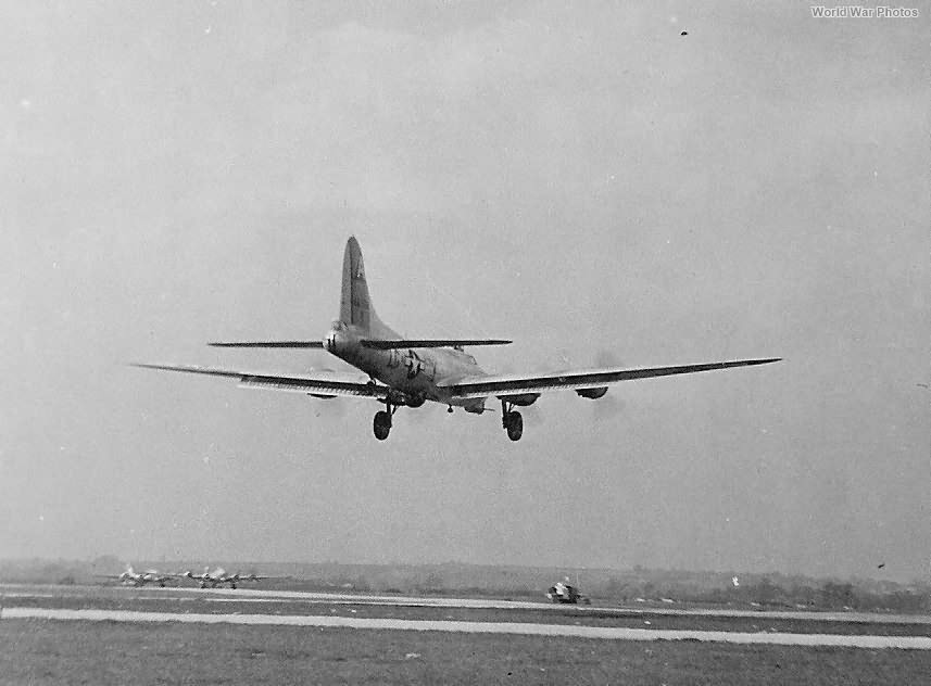 91st Bomb Group B-17G landing at base