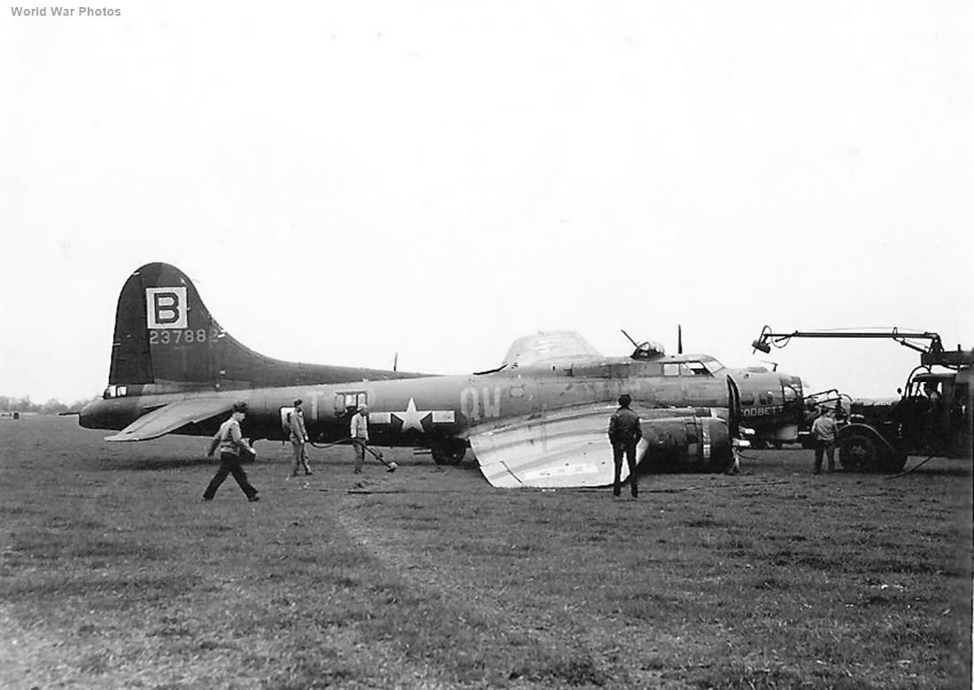 B-17 42-37882 of the 95th BG „A GOODBETT” 15 April 1945