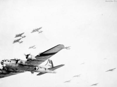 B-17G 43-38852 EP-N Humpty Dumpty in flight pf The Bloody Hundredth