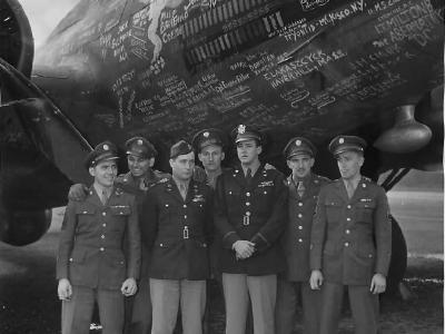 Crew of B-17 „Hell’s Angels” 41-24577 358th BS, 303rd BG 1944