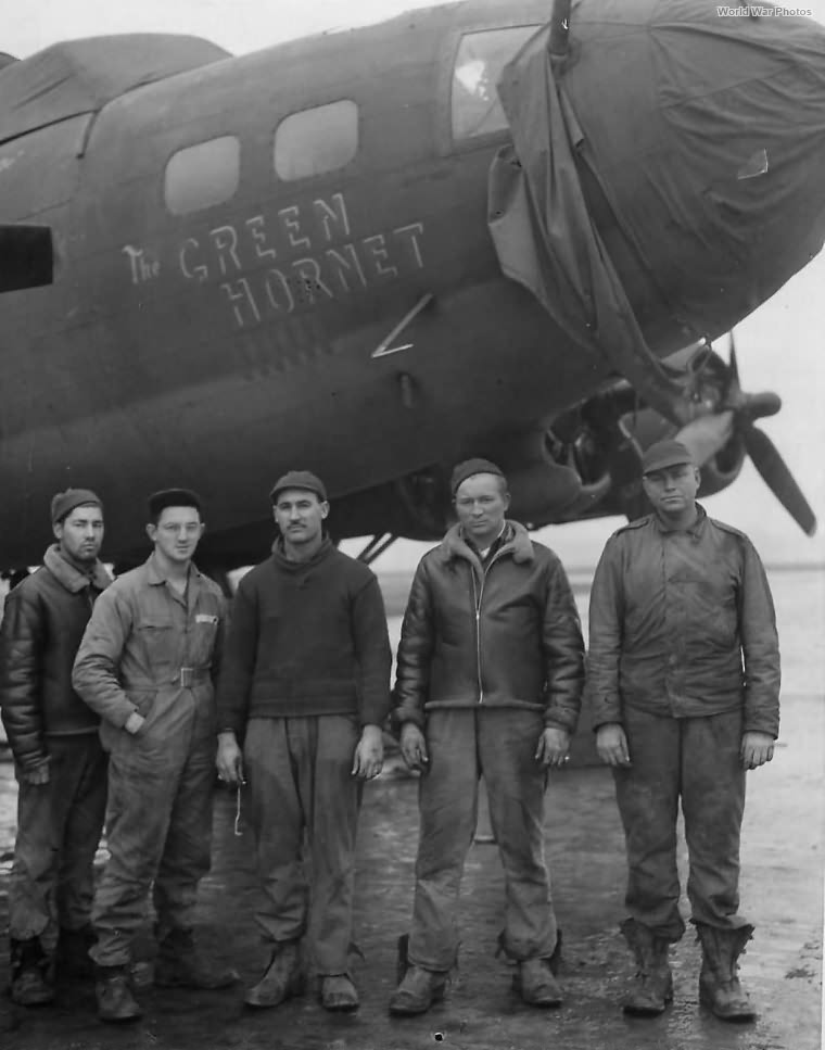 Ground crew of 303rd BG with B-17F Green Hornet