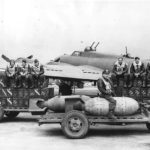 306th BG crew with B-17 ammo and 2000lb bombs at Thurleigh 1943