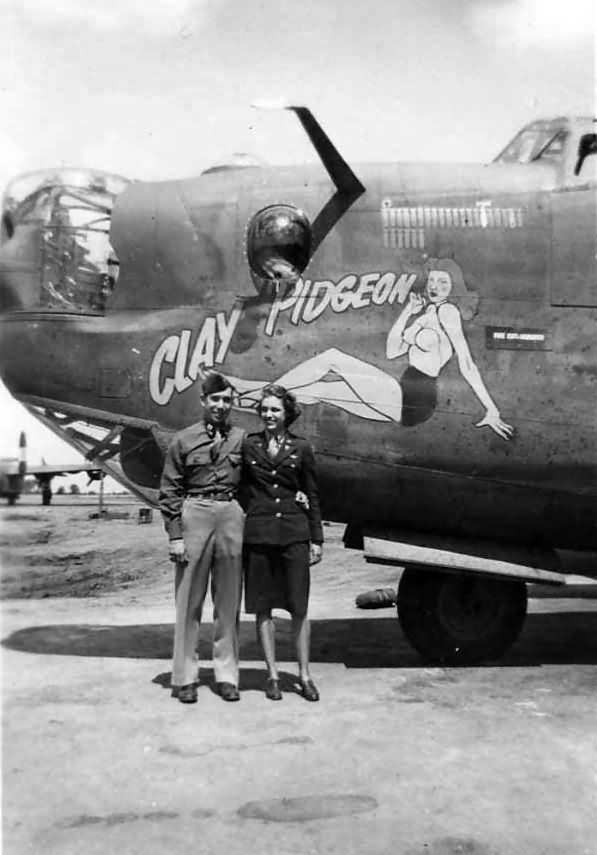 B-24H Liberator serial 41-29579 of the 445th Bomb Group, 703rd Bomb Squadron – NOSE ART „CLAY PIGEON”
