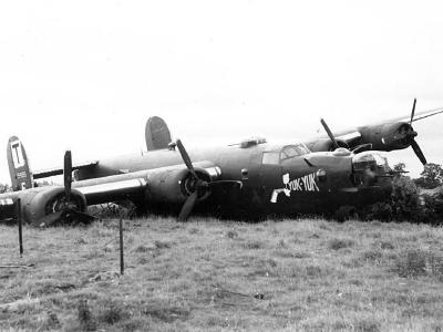 B-24H Liberator 42-94899 Crash Nose Art „Yuk Yuk” from 490th Bomb Group 8th Air Force – 6 June 1944
