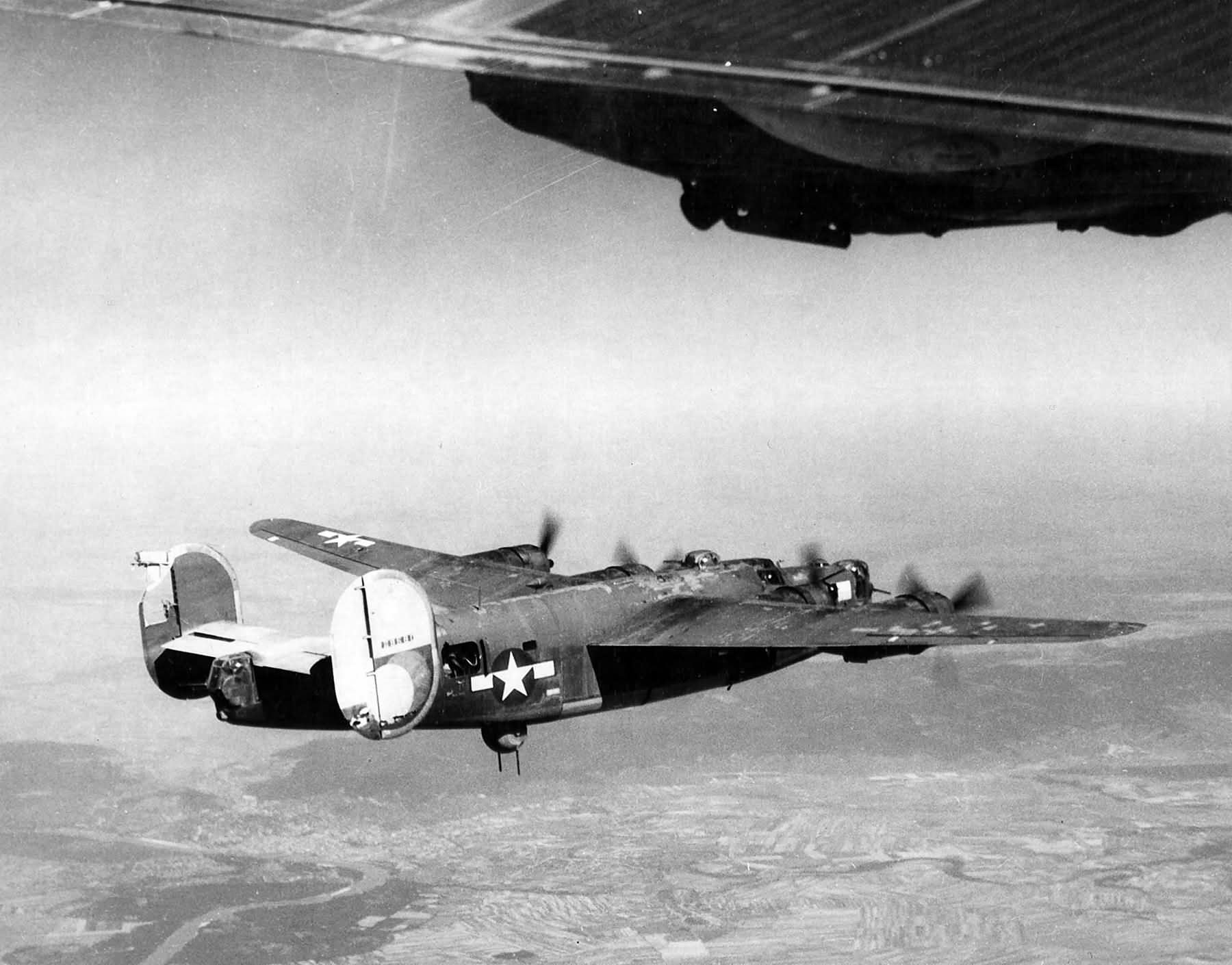 B-24H Liberator serial 41-29580 named Screamin’ Meemie II of the 726th BS, 451st Bomb Group,