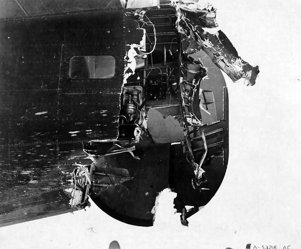 B-24H Liberator 42-52377 named „Bets Bet” from the 759th Bomb Squadron, 459th BG