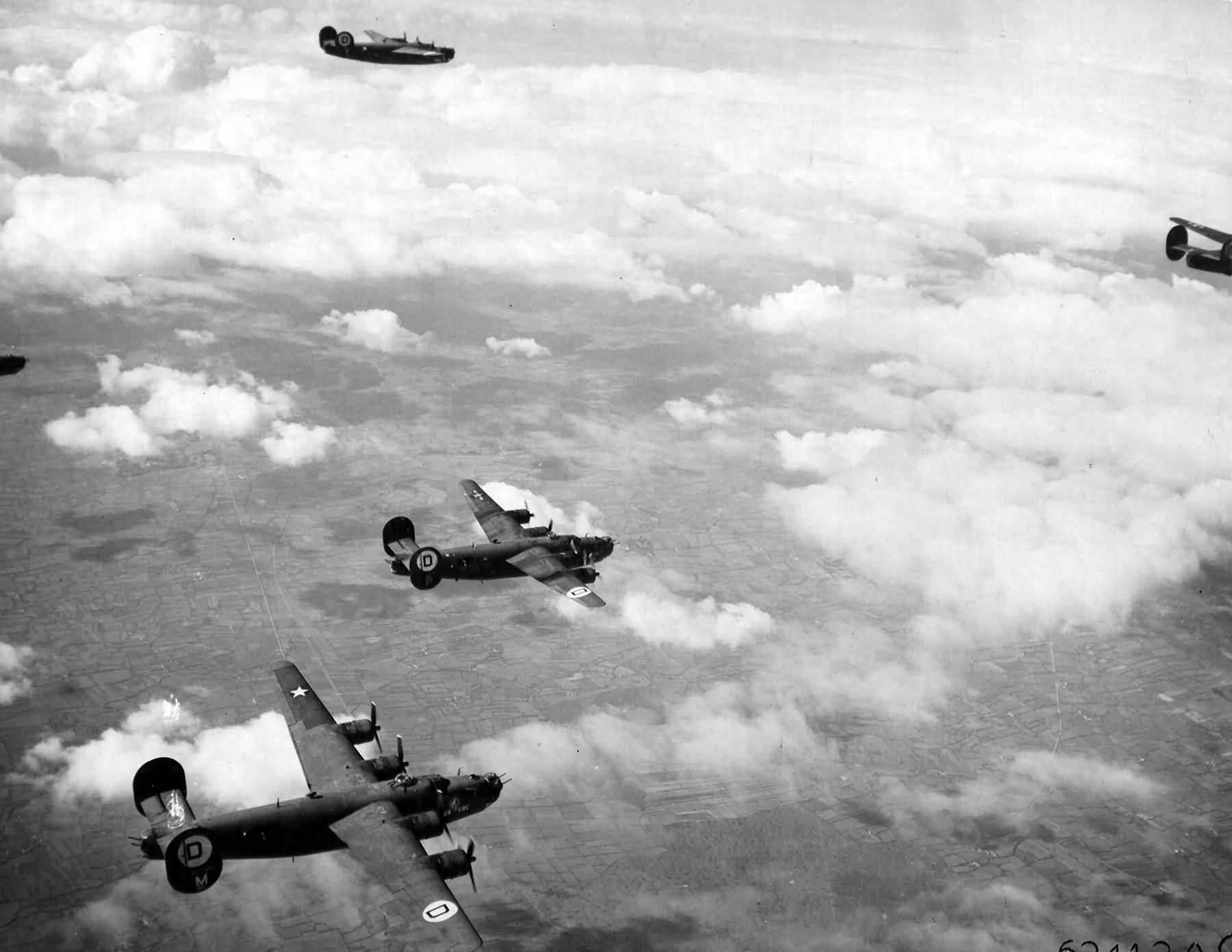 B-24J Liberator 42-100308 named „Our Gal” of the 579th BS, 392nd Bomb Group – bombers fly in combat box formation