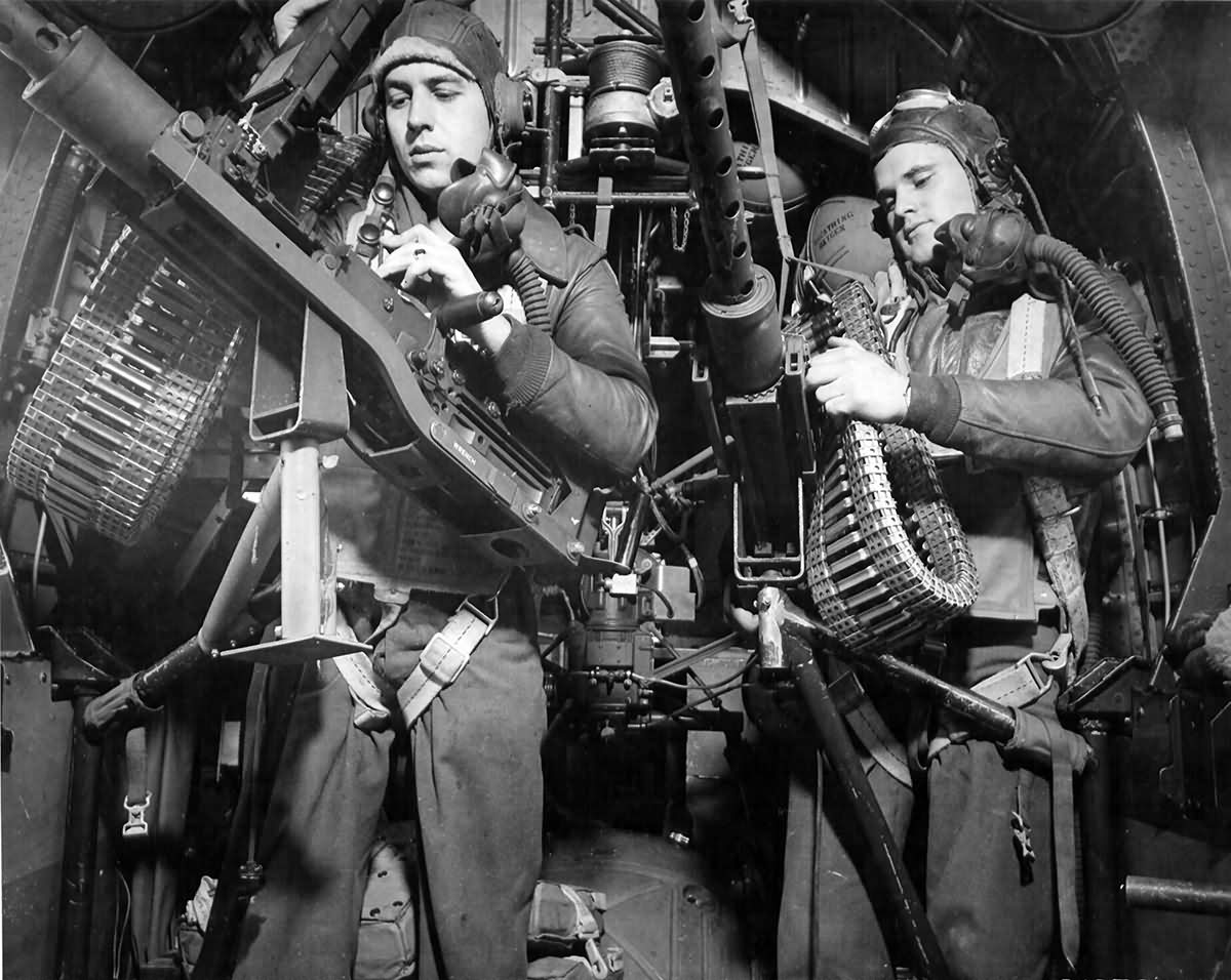 B-24 Liberator bomber – waist gunners