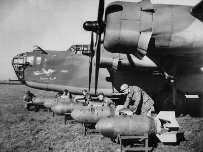 Crew loading bombs onto B-24D Liberator 41-23745 Katy Bug of the 93rd Bomb Group 328th BS – 1943