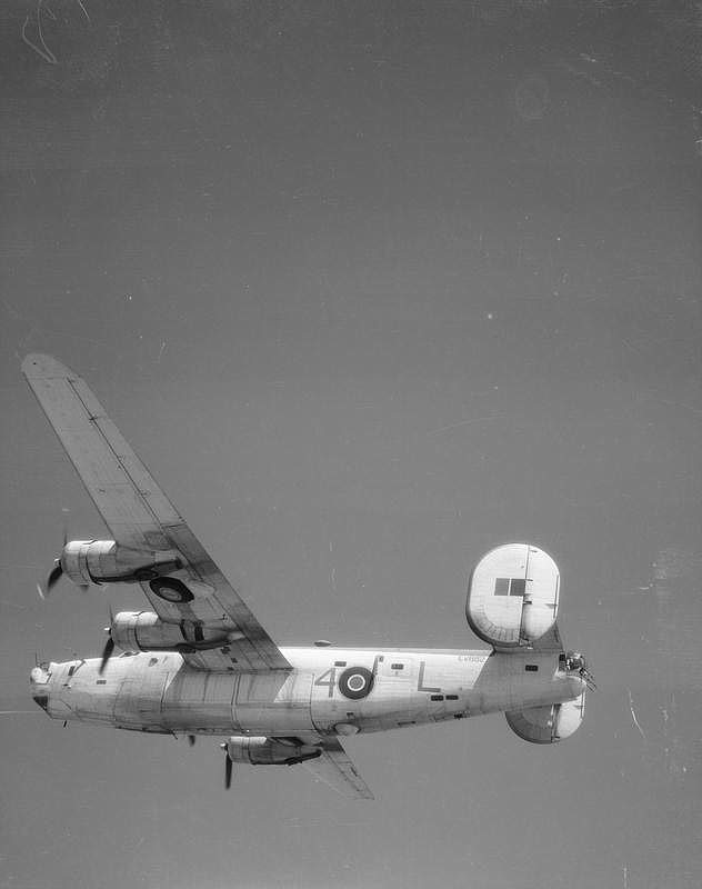 Liberator GR Mk VI EV882 code „4-L” of No 206 Squadron RAF based at St Eval Cornwall in flight