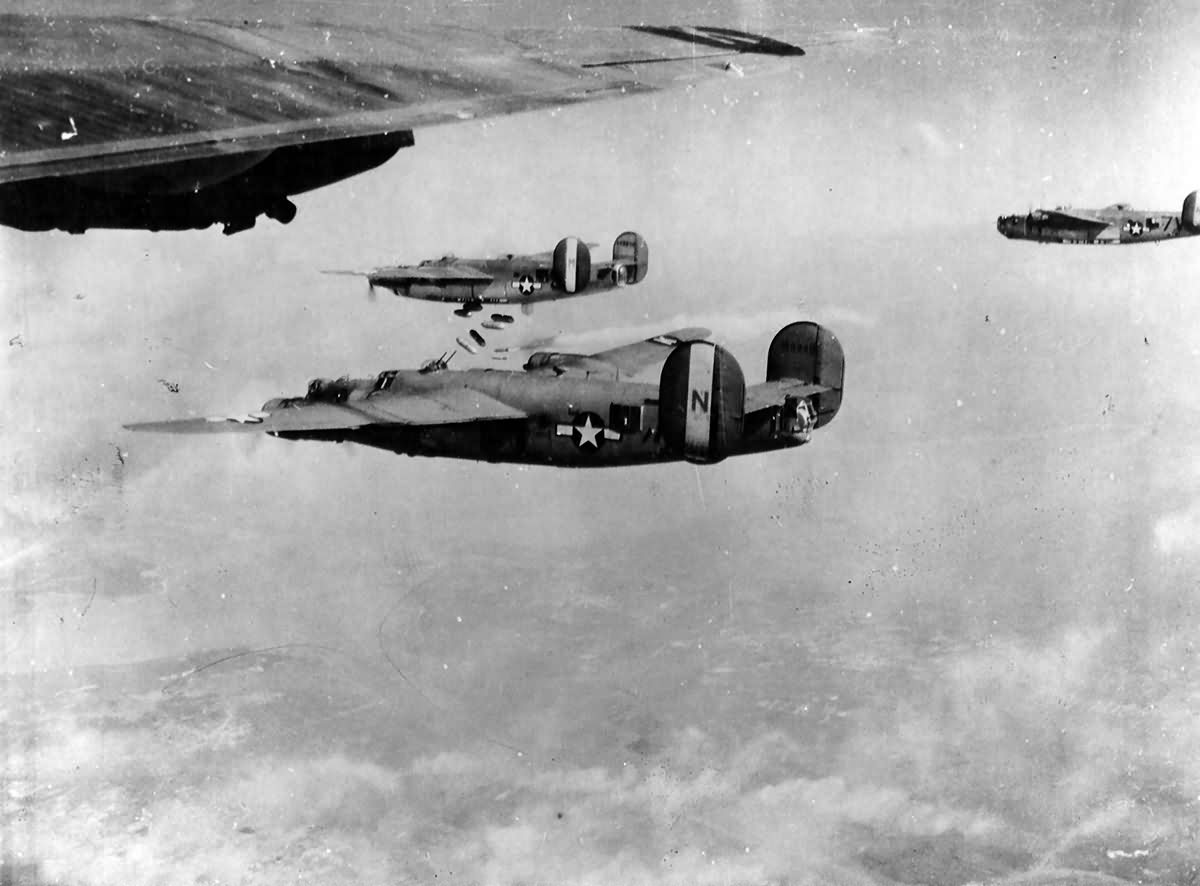 B-24H Liberator 41-29340 code 7V-N