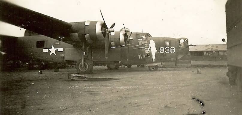 Consolidated B-24J Liberator Bomber #938 44-40938 of the 307th Bomb Group 371st Bomb Squadron 13th AF. „Nana” Nose Art
