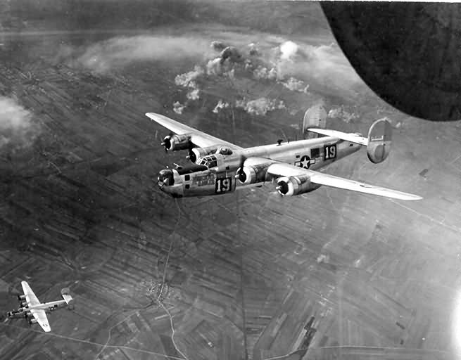 B-24 Liberator „Minnesota Mauler” over Linz Austria. 724th Bomb Squadron 451st Bomb Group 15th AF