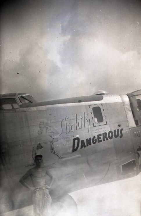 B-24 with Nose Art „Slighty Dangerous”. 22nd Bomb Group, 33rd Bomb Squadron