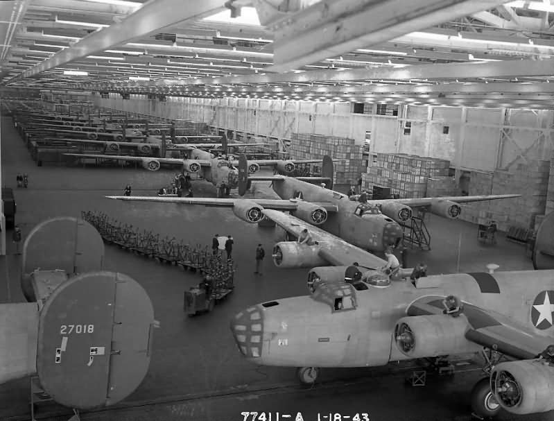 Consolidated B-24E Liberator Ford factory assembly line 3
