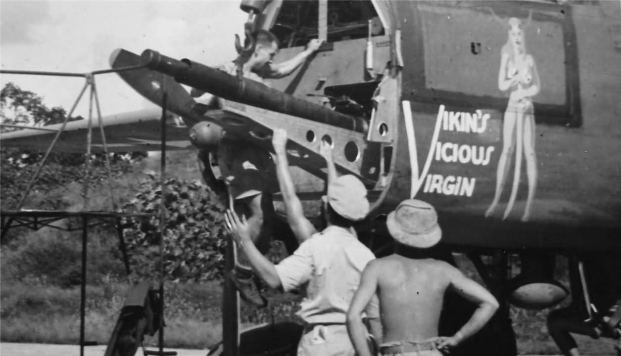 B-25H Mitchell of the 12th BG, 82nd BS, 43-4208, „Vikin’s Vicious Virgin” Nose Art cannon CBI