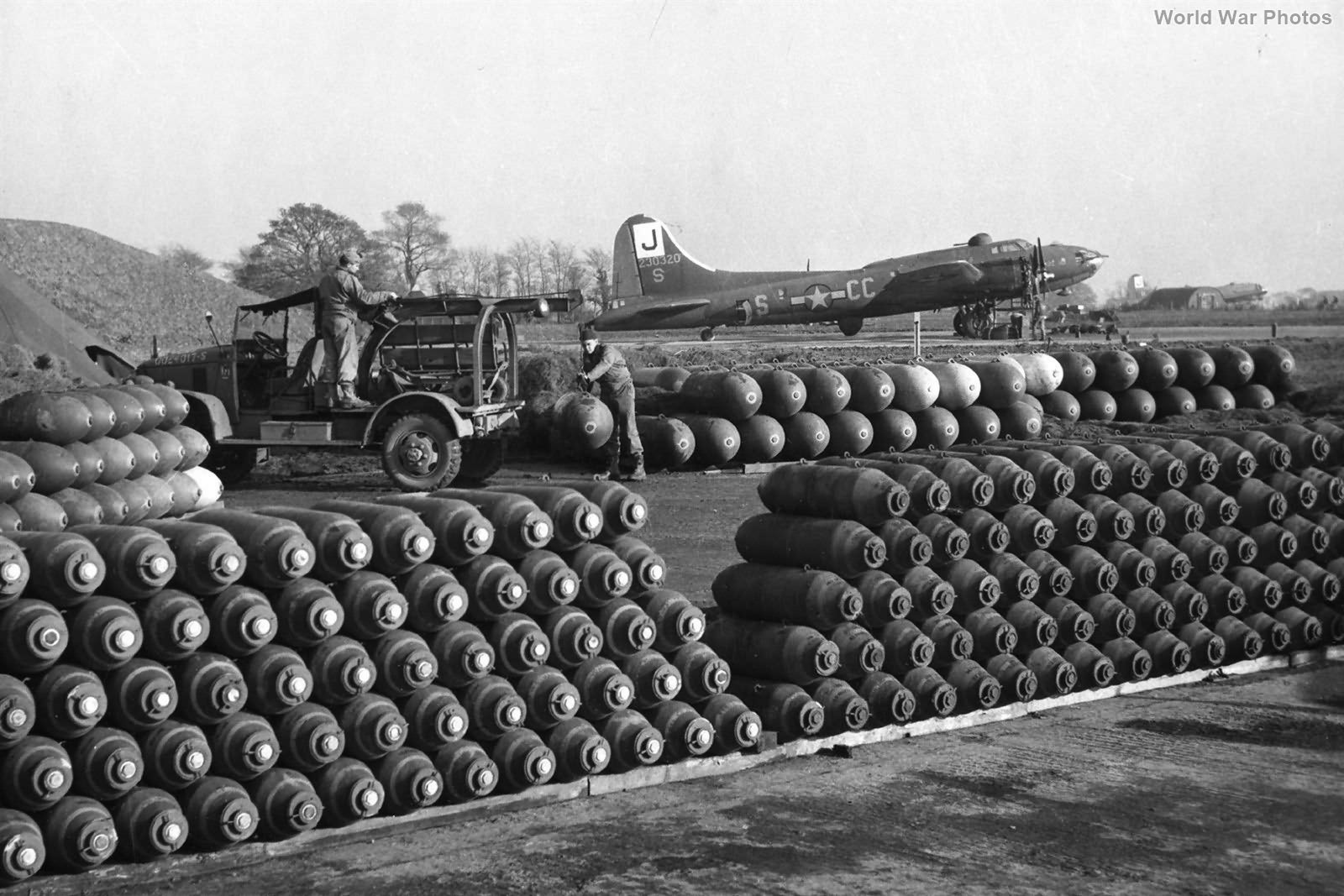 B-17F 42-30320 390th, BG 569th BS