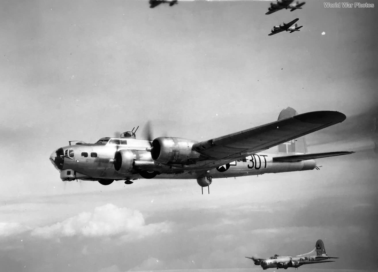 B-17G 3O-T of the 398th BG, 601st BS