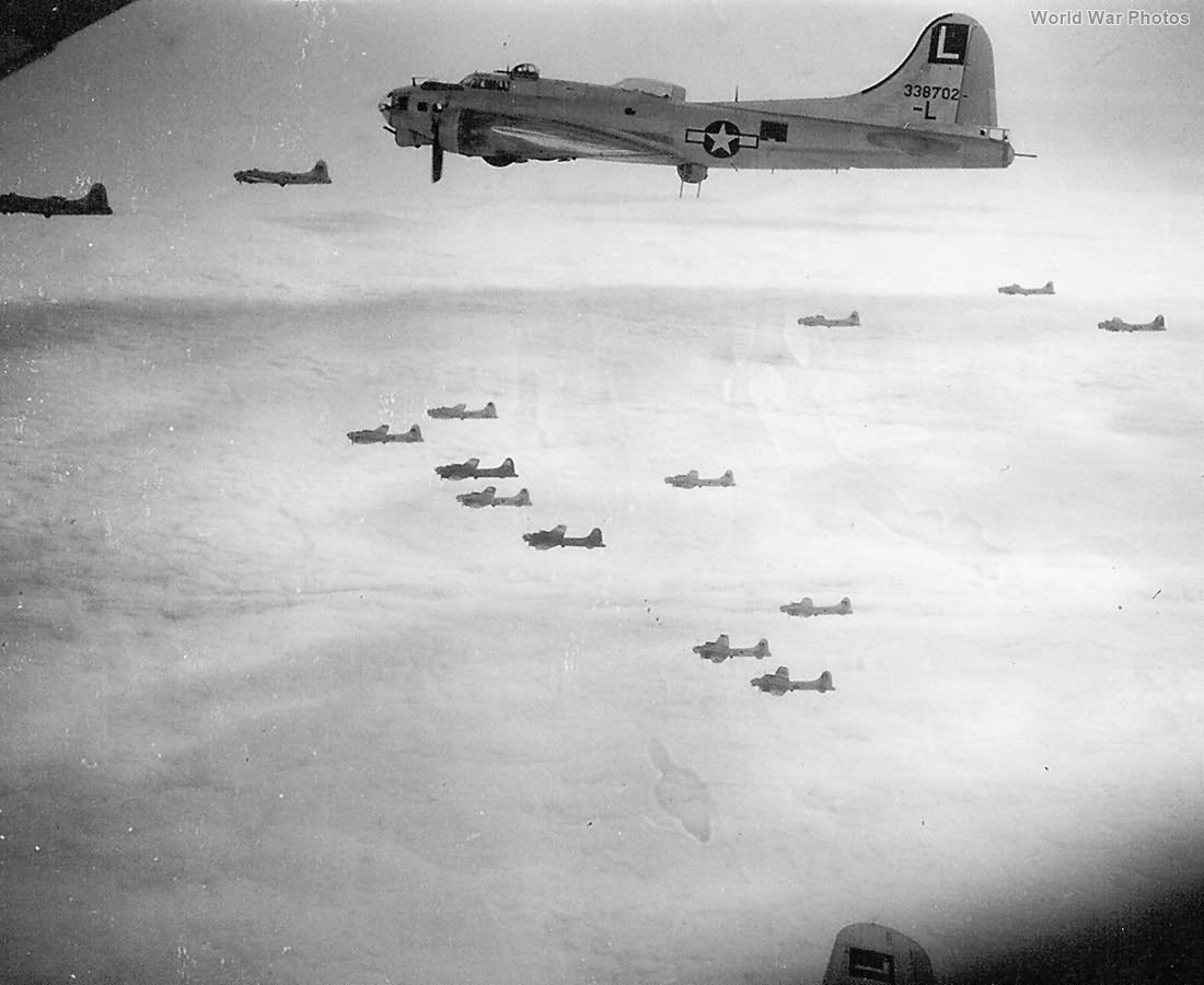 B-17G 43-38702 452nd BG