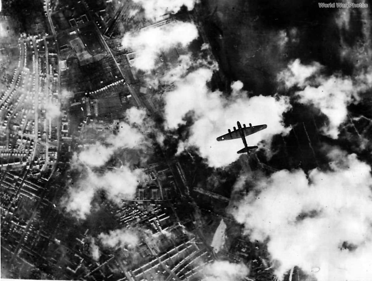 B-17 over Wilhelmshaven