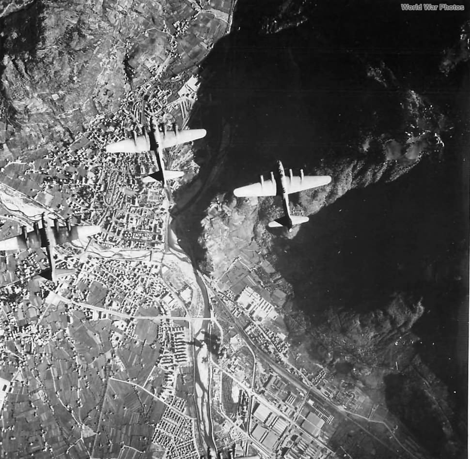 Formation of B-17 bombers over Bolzano railyards on 10 November 1943