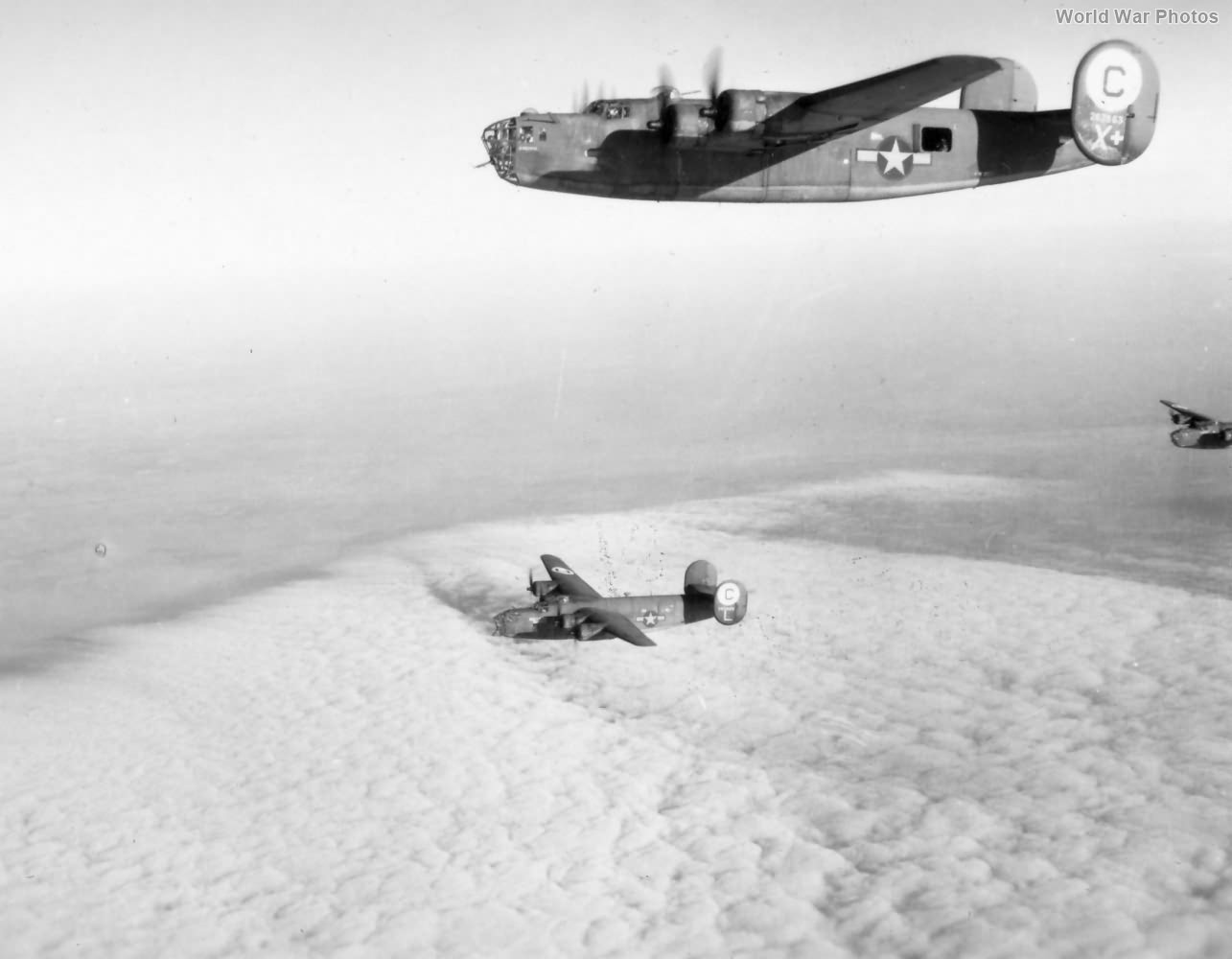 B-24D 42-63963 of the 389th BG, 567th BS