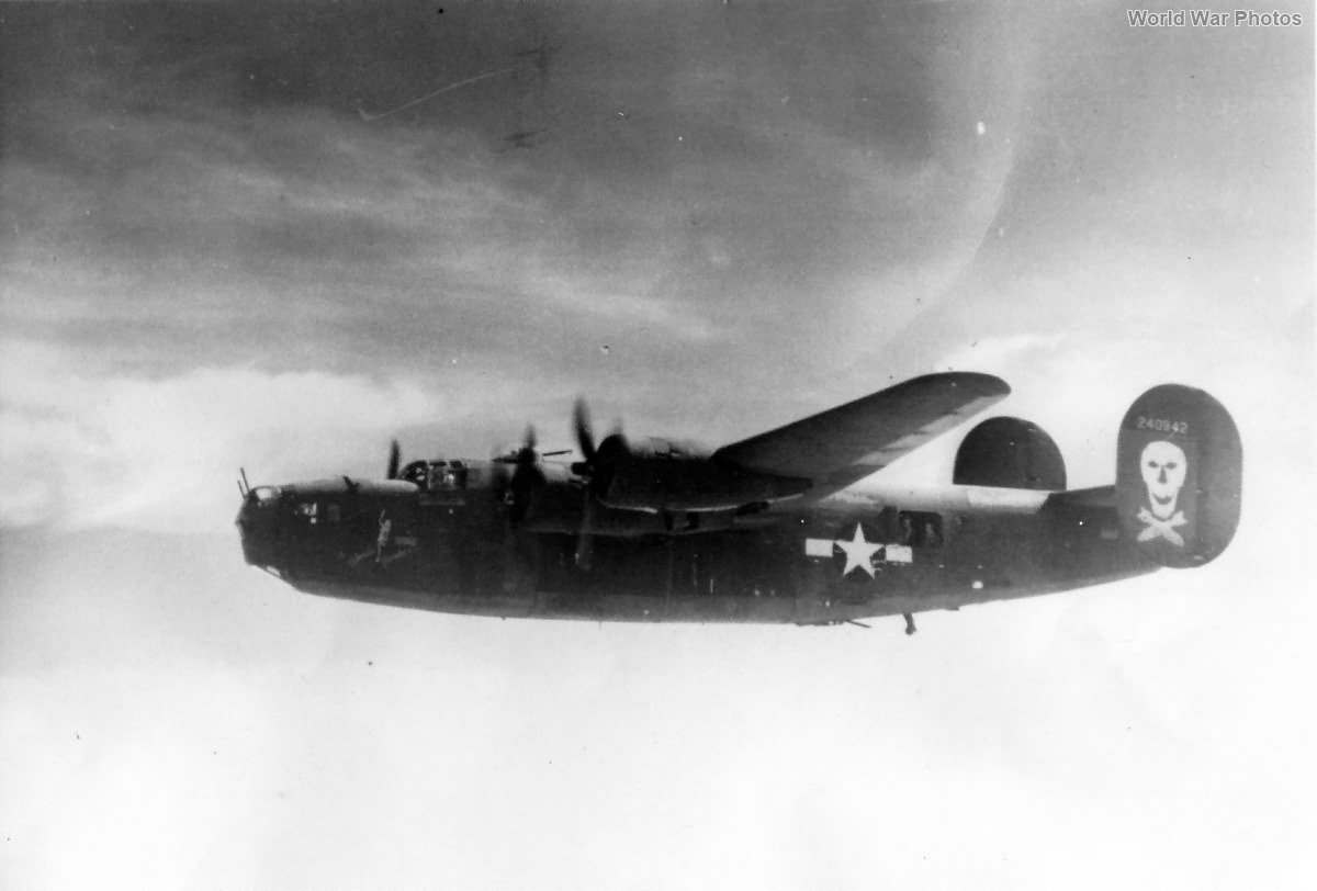 B-24J 42-40942 of the 320th BS, 90th BG „The Blond Bomber”