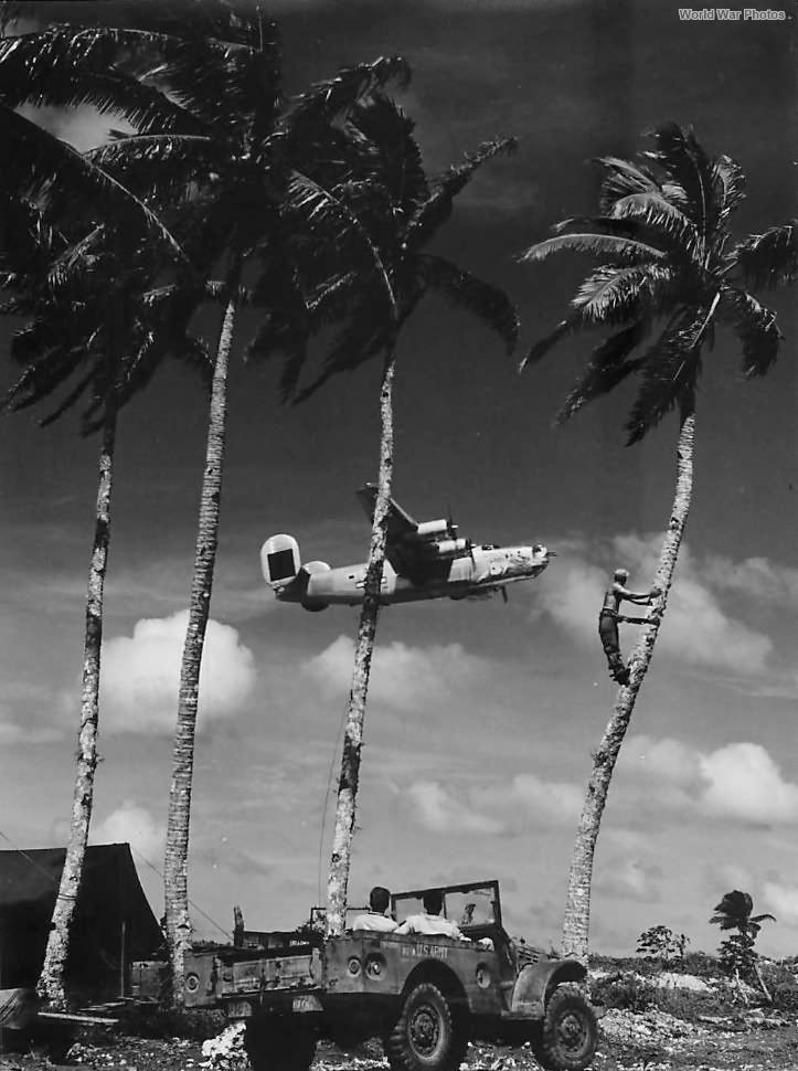 B-24 „Dragon Lady” of the 11th BG, 42nd BS takes off for raid on Truk 1945