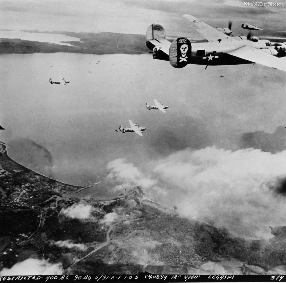 B-24 482 of the 90th BG, 400th BS