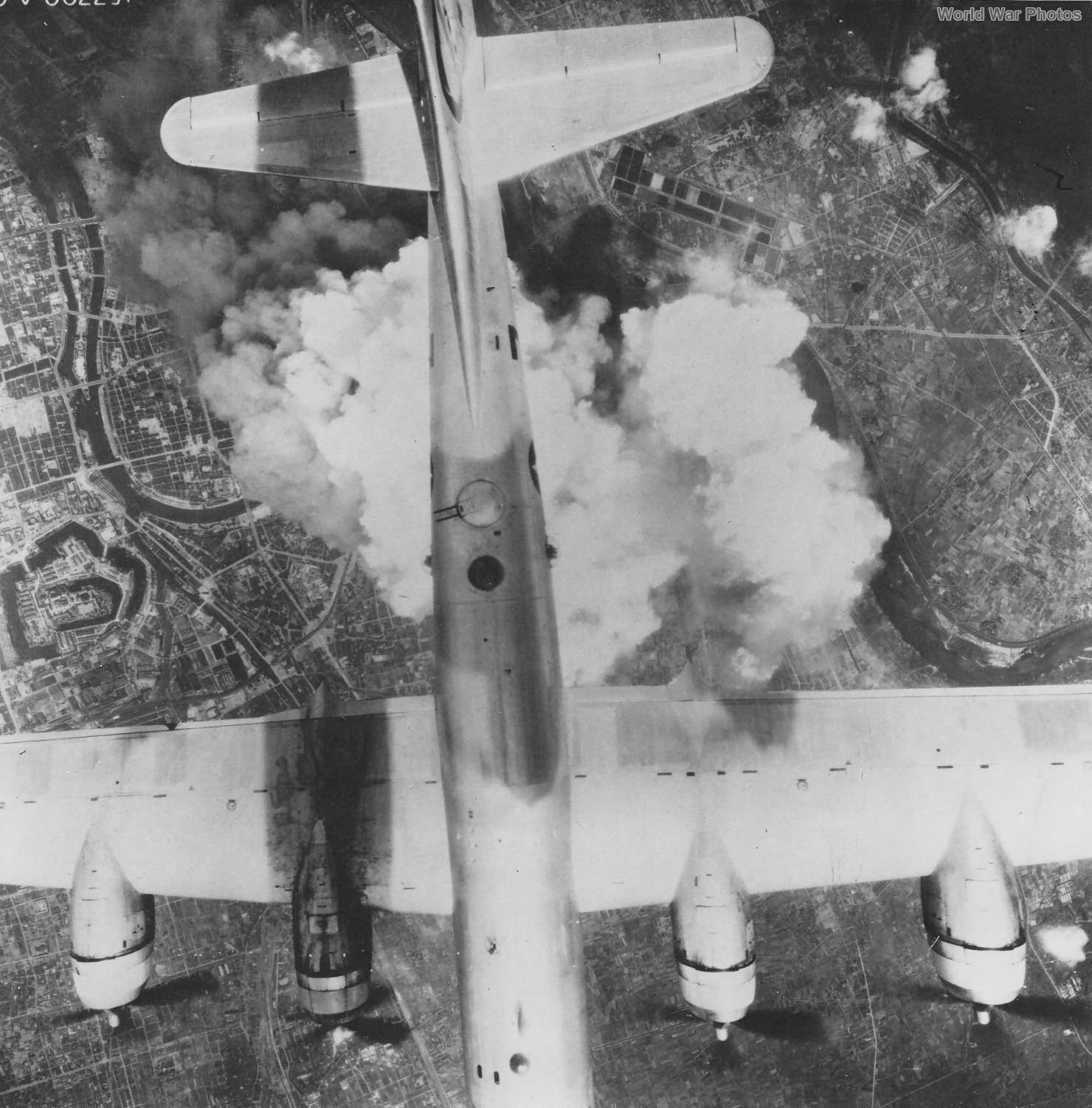 B-29 over Osaka 1945