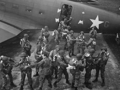 503rd PIR prepare to board a Skytrain 60th Troop Carrier Group 1942