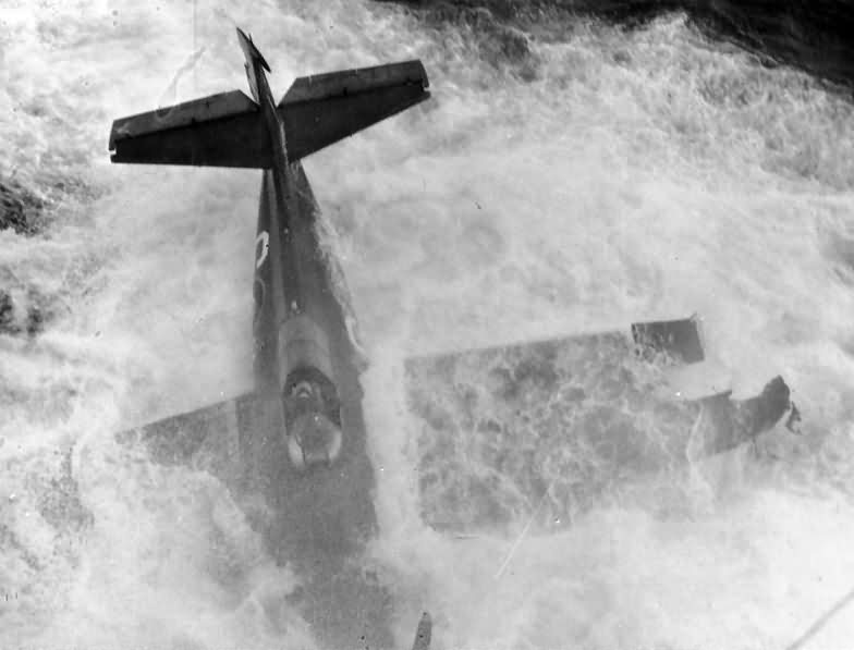 Sinking Martlet HMS Searcher