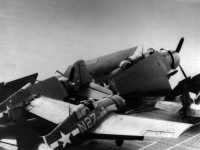 FM-2 Wildcat crashing aboard USS Bismarck Sea 2