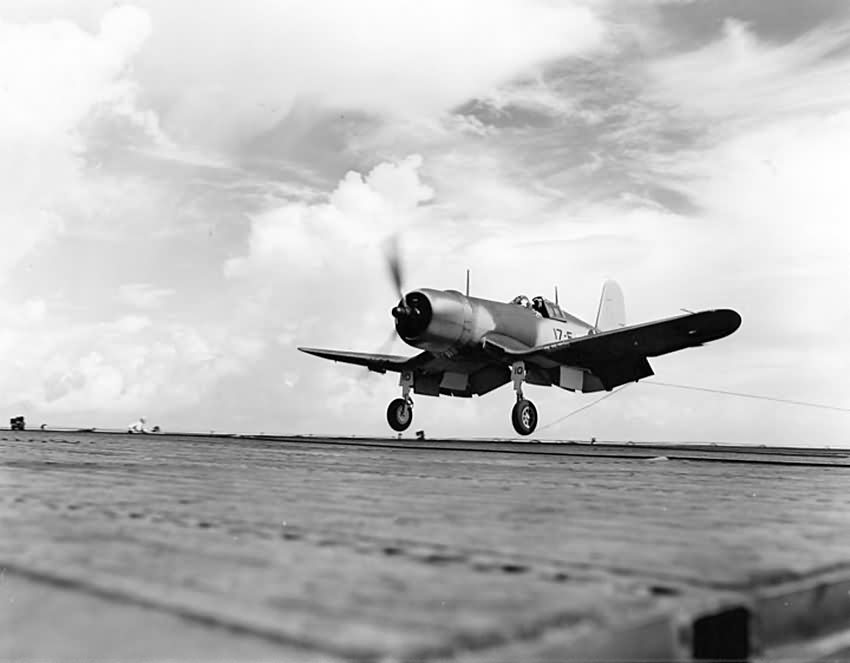 F4U-1 Corsair code 17-F-10 of VF-17 „Jolly Rogers” catches a wire on board the aircraft carrier USS Bunker Hill CV-17 – July 11, 1943